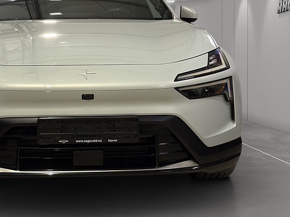 Polestar 4 5 of 30