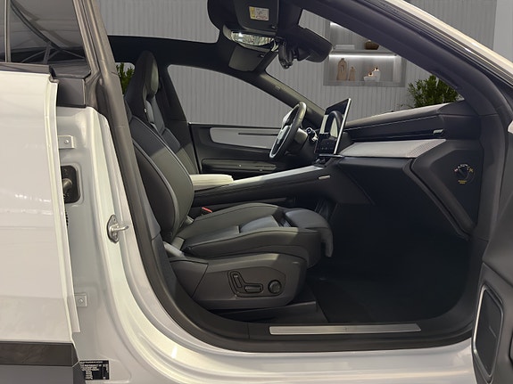Polestar 4 10 of 30