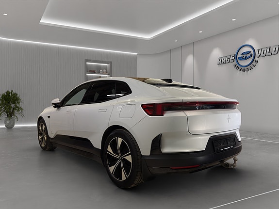 Polestar 4 8 of 30