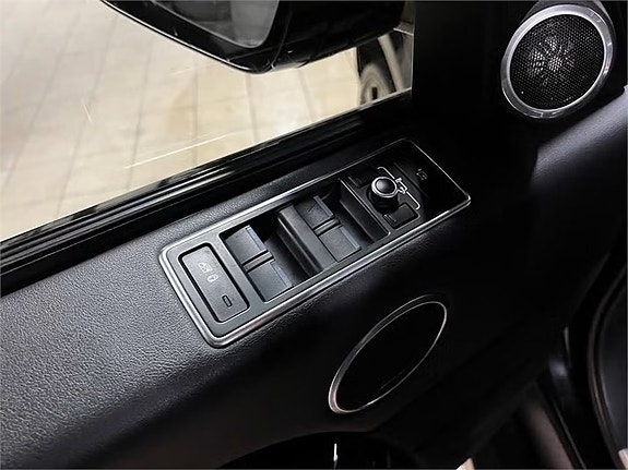 Land Rover Range Rover 18 of 30
