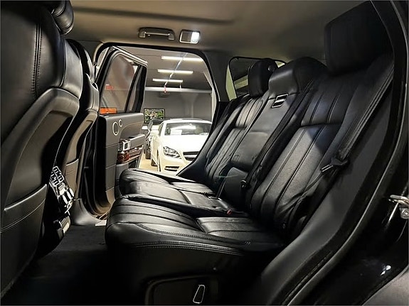 Land Rover Range Rover 25 of 30