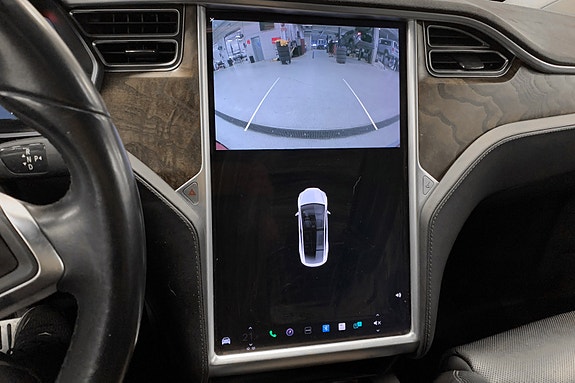 Tesla Model X 10 of 17