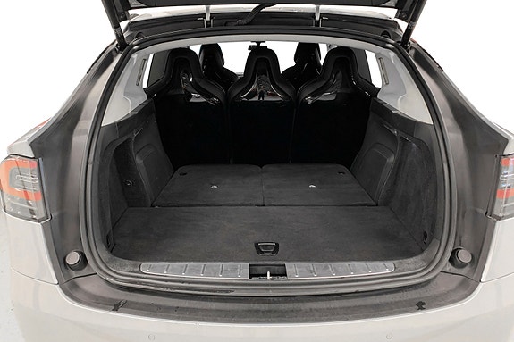 Tesla Model X 15 of 17