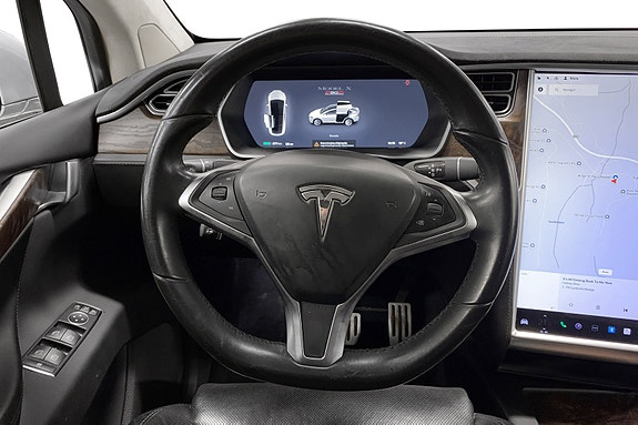 Tesla Model X 8 of 17