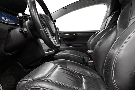 Tesla Model X 5 of 17
