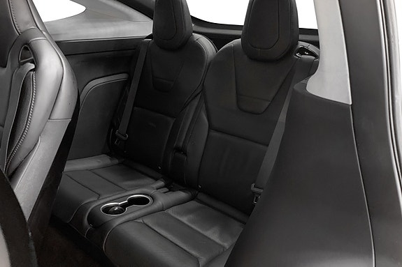 Tesla Model X 14 of 17