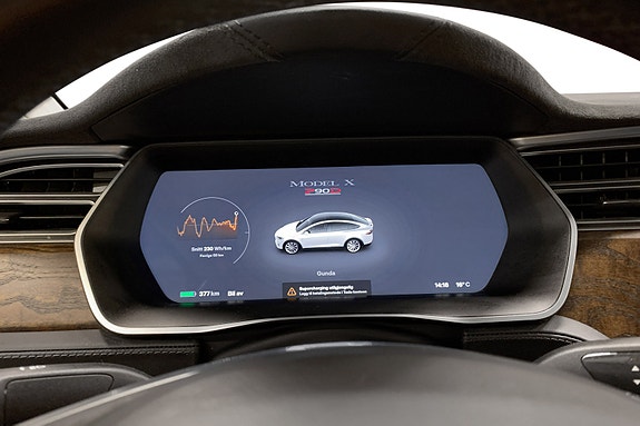 Tesla Model X 9 of 17