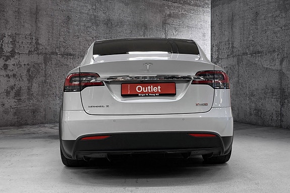 Tesla Model X 4 of 17