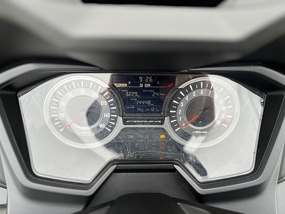 Honda Forza 125 med toppboks 10 of 10
