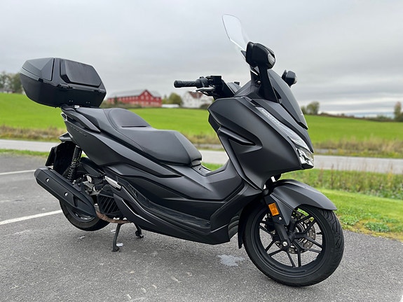 Honda Forza 125 med toppboks 2 of 10