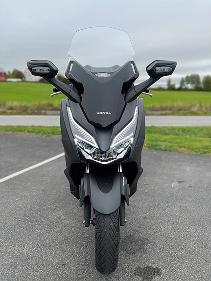 Honda Forza 125 med toppboks 4 of 10