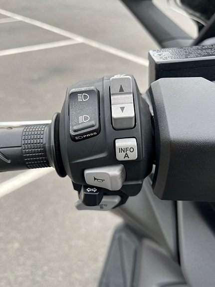 Honda Forza 125 med toppboks 8 of 10
