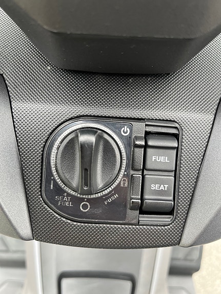 Honda Forza 125 med toppboks 9 of 10