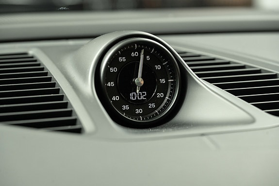 Porsche Macan 15 of 30