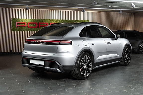 Porsche Macan 7 of 30