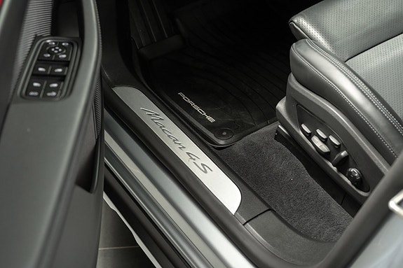 Porsche Macan 18 of 30