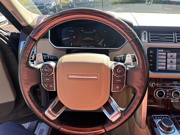 Land Rover Range Rover 10 of 30