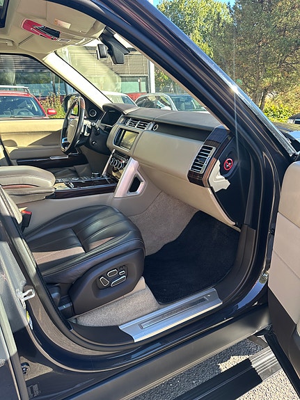 Land Rover Range Rover 28 of 30