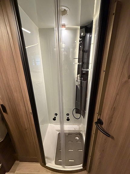 Bilde 40 av KABE Imperial TRAQ i830 LGB