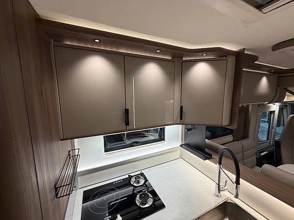 Bilde 30 av KABE Imperial TRAQ i830 LGB