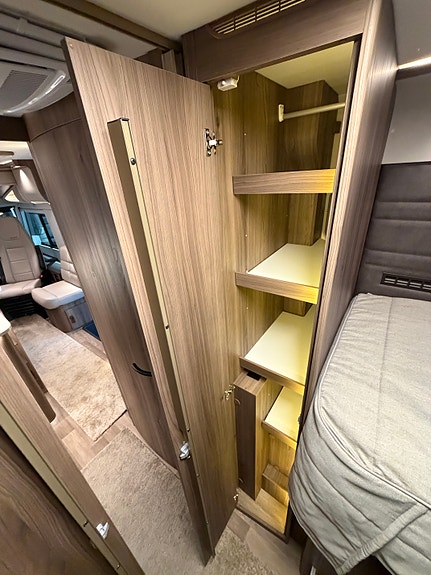 Bilde 42 av KABE Imperial TRAQ i830 LGB