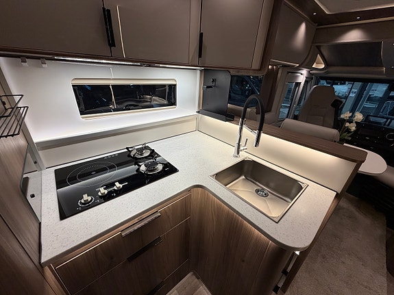Bilde 33 av KABE Imperial TRAQ i830 LGB