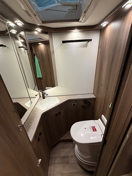 Bilde 38 av KABE Imperial TRAQ i830 LGB