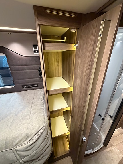 Bilde 41 av KABE Imperial TRAQ i830 LGB