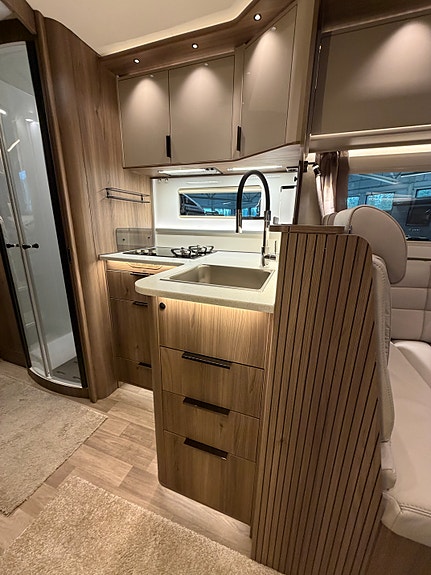 Bilde 35 av KABE Imperial TRAQ i830 LGB