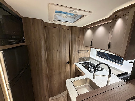 Bilde 36 av KABE Imperial TRAQ i830 LGB