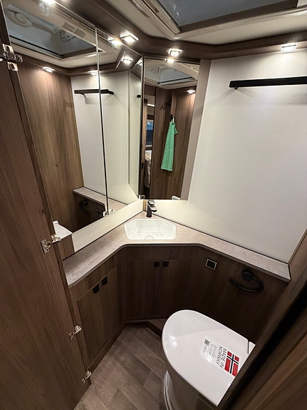 Bilde 37 av KABE Imperial TRAQ i830 LGB