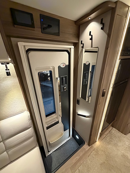Bilde 49 av KABE Imperial TRAQ i830 LGB