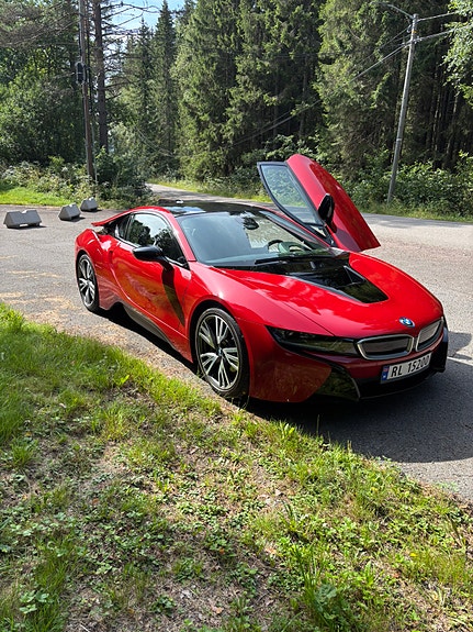 BMW i8 2 of 15