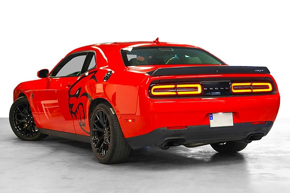 Dodge Challenger 13 of 30