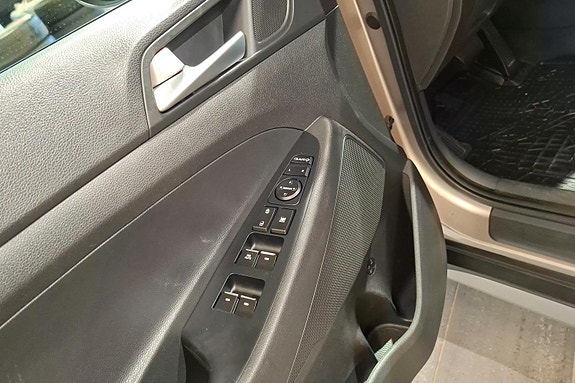 Hyundai Tucson 17 of 25