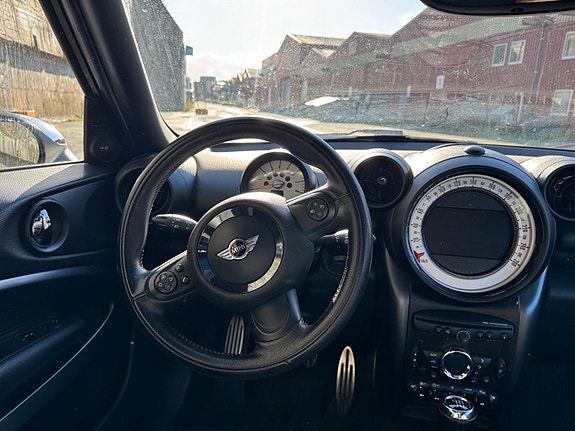 MINI Cooper S 23 of 30