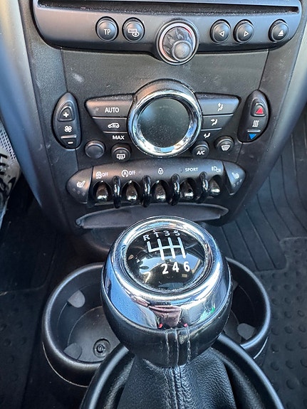 MINI Cooper S 13 of 30