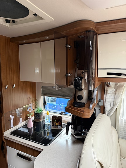 Hymer B 690 2 of 30