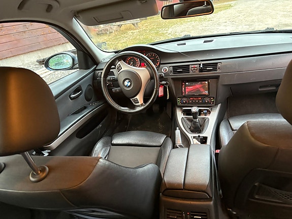 BMW 318i 14 of 15