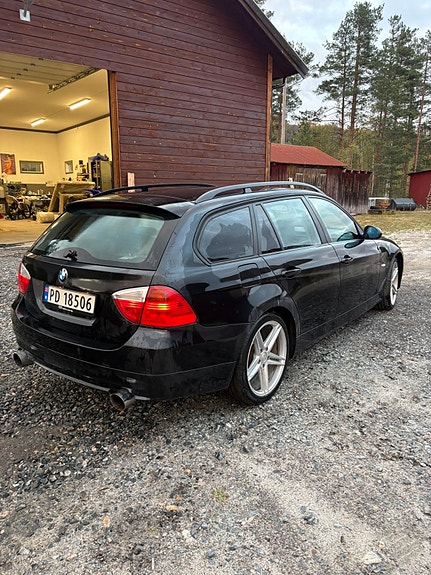 BMW 318i 3 of 15