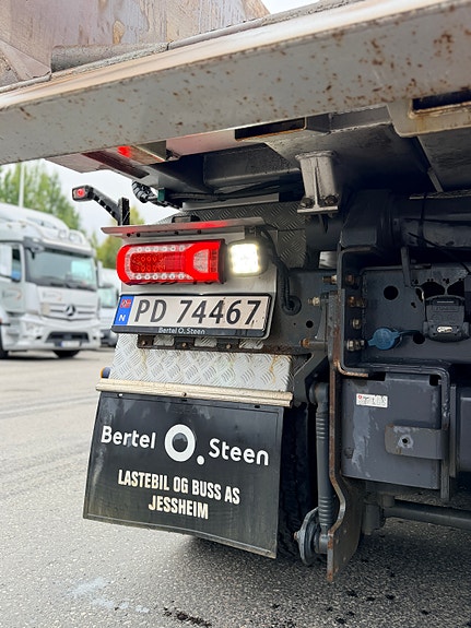 Mercedes-Benz Arocs 6X4 Istrailtipp med høytløftende luke, akselavlastning, kjøleskap, se video 8 of 23