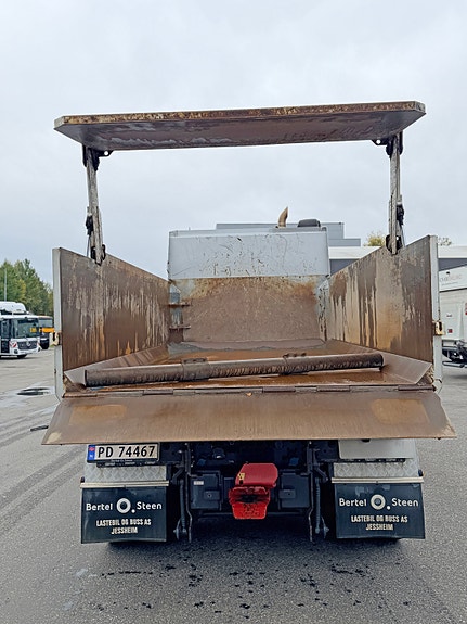Mercedes-Benz Arocs 6X4 Istrailtipp med høytløftende luke, akselavlastning, kjøleskap, se video 6 of 23