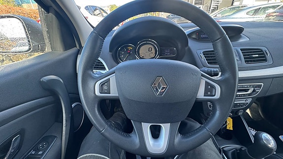 Renault Megane 12 of 23