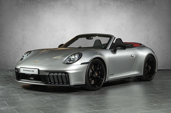 Porsche 911 Carrera 4 GTS 2 of 30