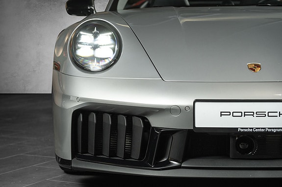 Porsche 911 Carrera 4 GTS 4 of 30