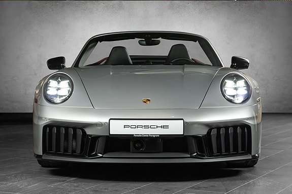 Porsche 911 Carrera 4 GTS 3 of 30