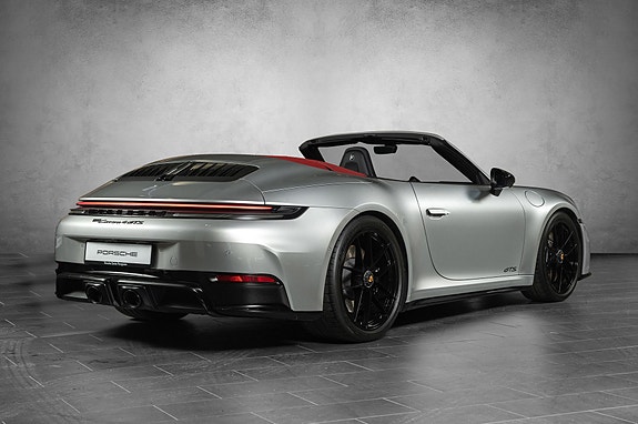 Porsche 911 Carrera 4 GTS 9 of 30