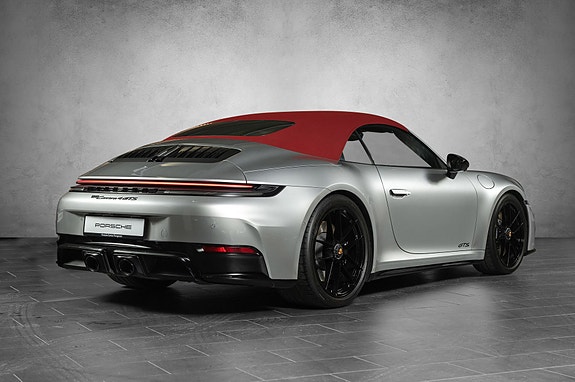Porsche 911 Carrera 4 GTS 10 of 30