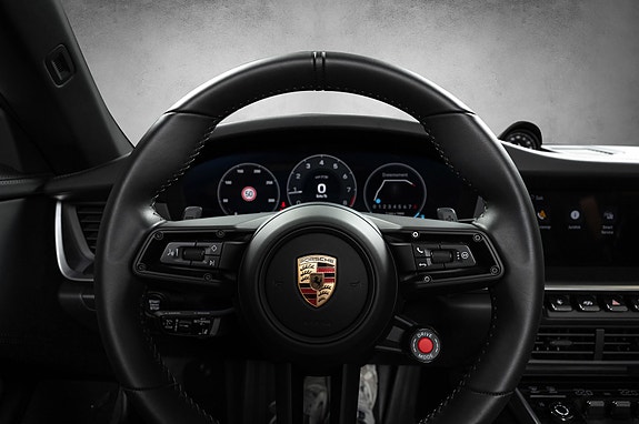 Porsche 911 Carrera 4 GTS 29 of 30