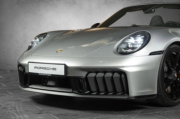 Porsche 911 Carrera 4 GTS 12 of 30